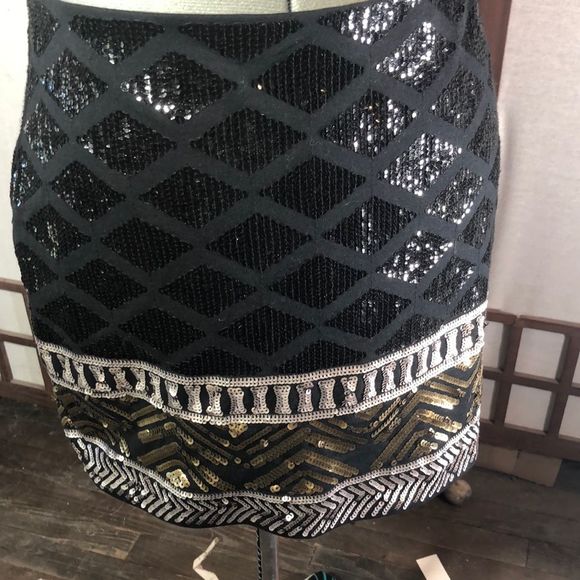 Express Med. Women's Sequin Mini Skirt Sparkle Geometric Pattern Lines Stretchy - Picture 2 of 15